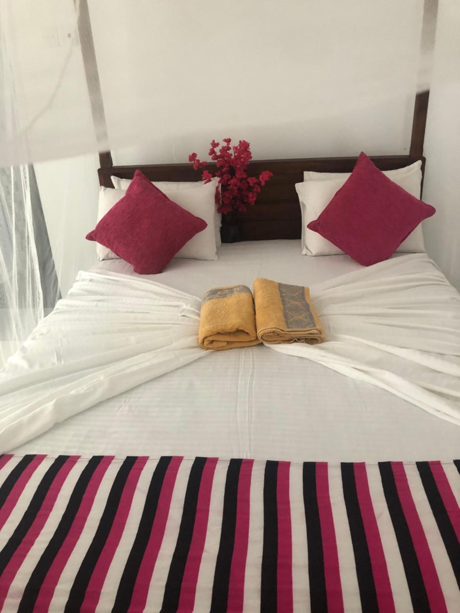 Hiriketiya New Radiant House Hotel Dikwella Bagian luar foto